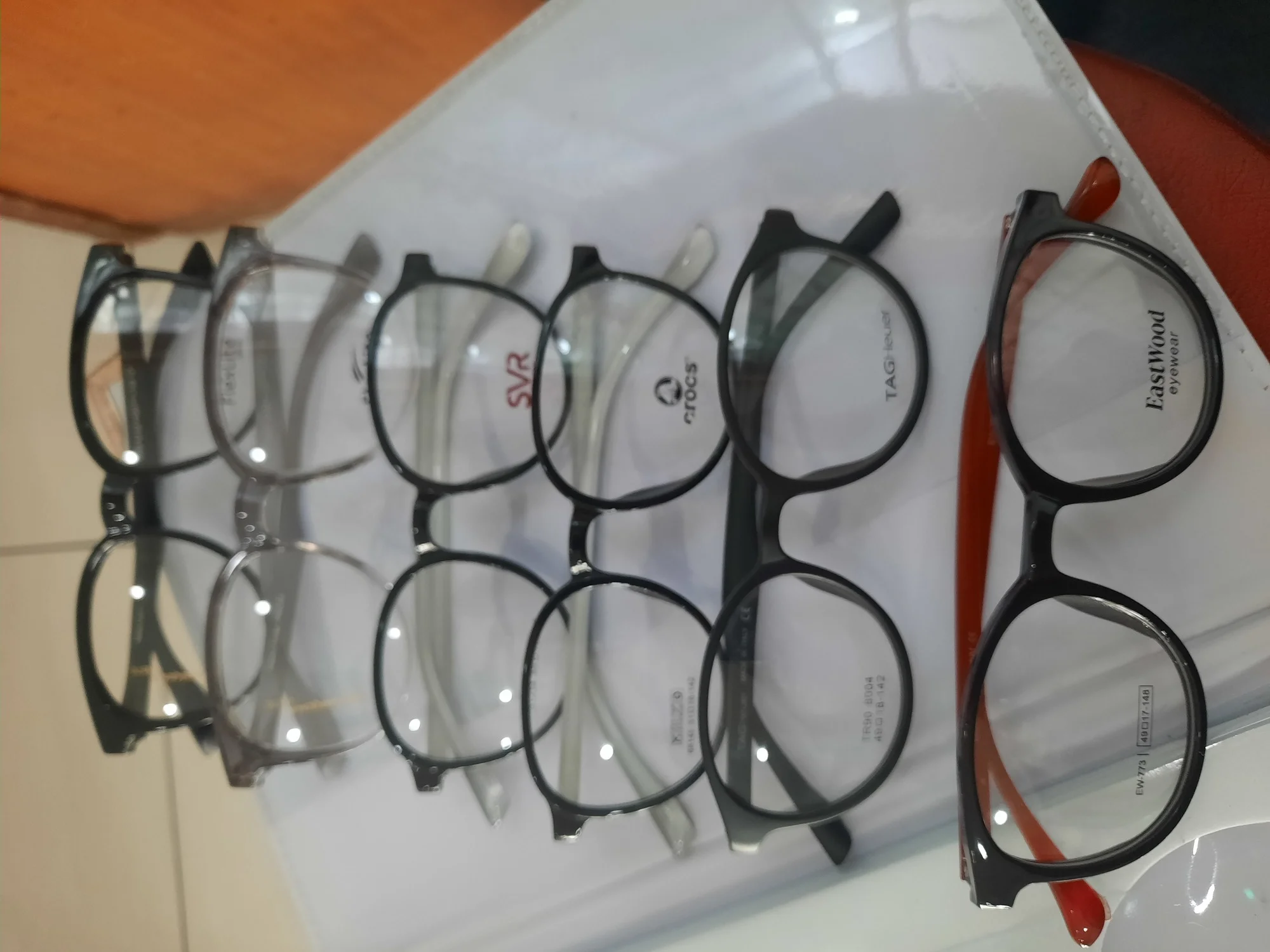 Frame plastik bulat